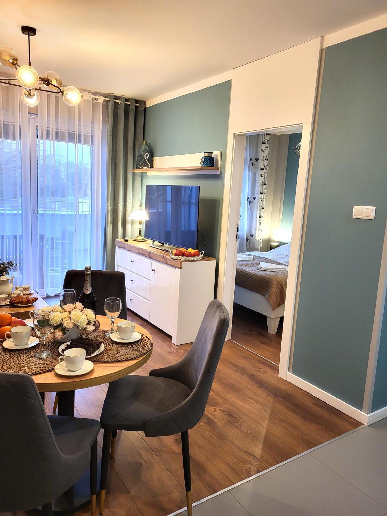 Miodowy Dom Exspanse Apartament 2 Lub 3 Pokoje Z Tarasem I Parkingiem Kołobrzeg Exterior foto